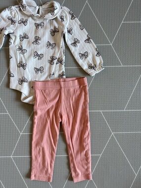 Garanimals|Baby girl White ribbed Bodysuit with bow print,Peterpan collar•••18M